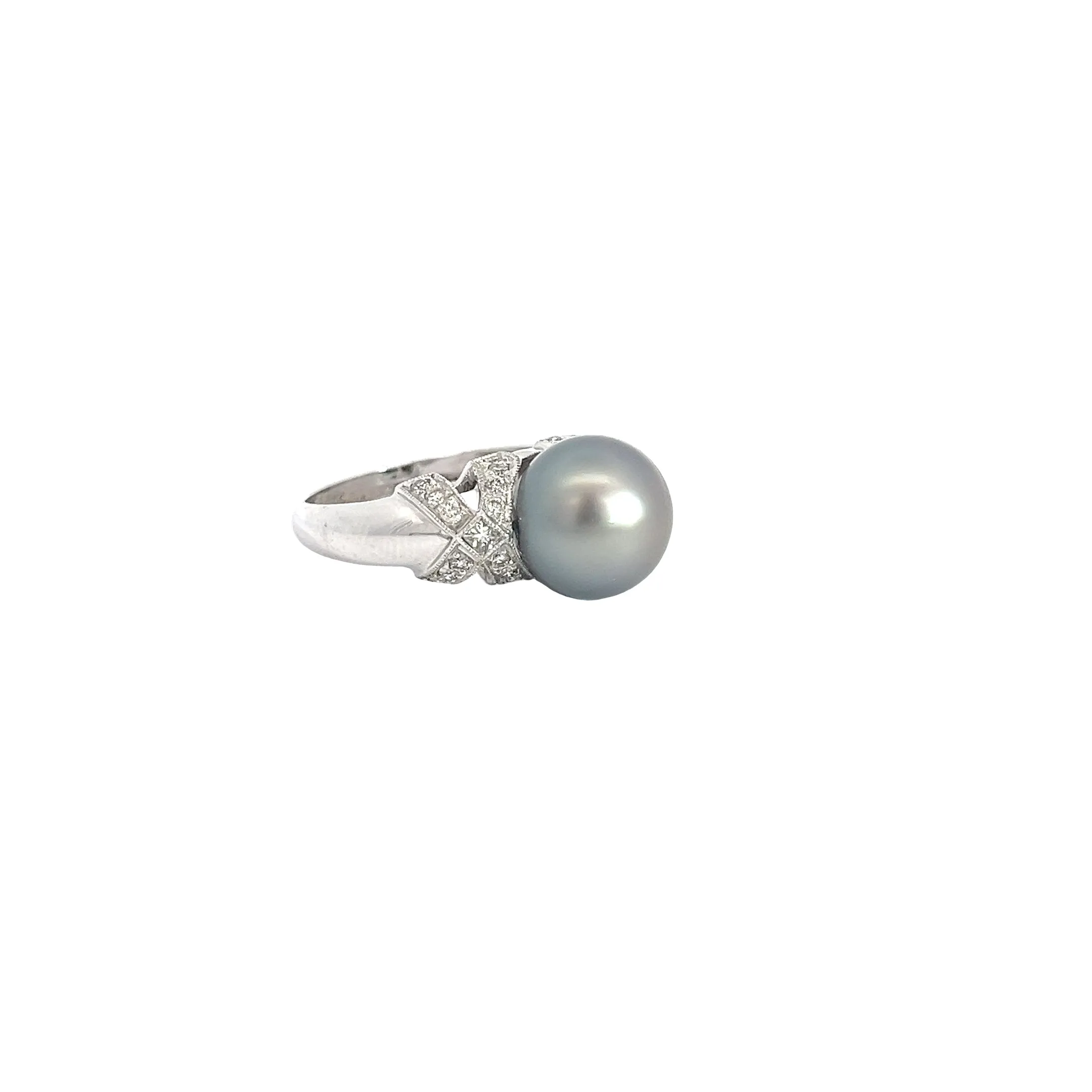 18k white gold .50ct G Vs2 Round Diamond and Tahitian Pearl ring 11mm
