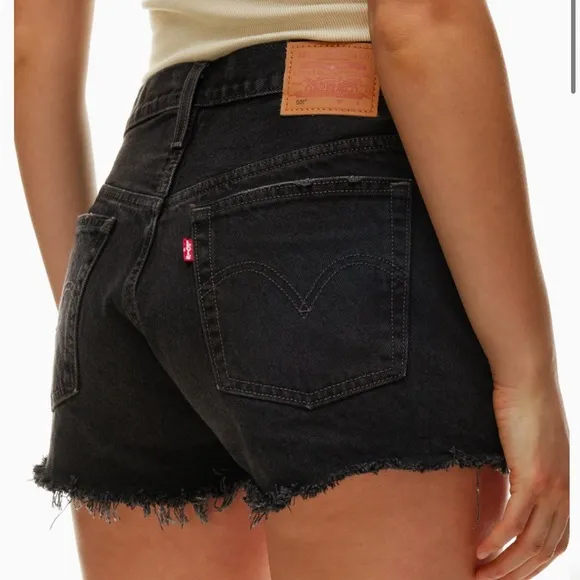 Aritzia Levi's 501 color black 501 Original Short