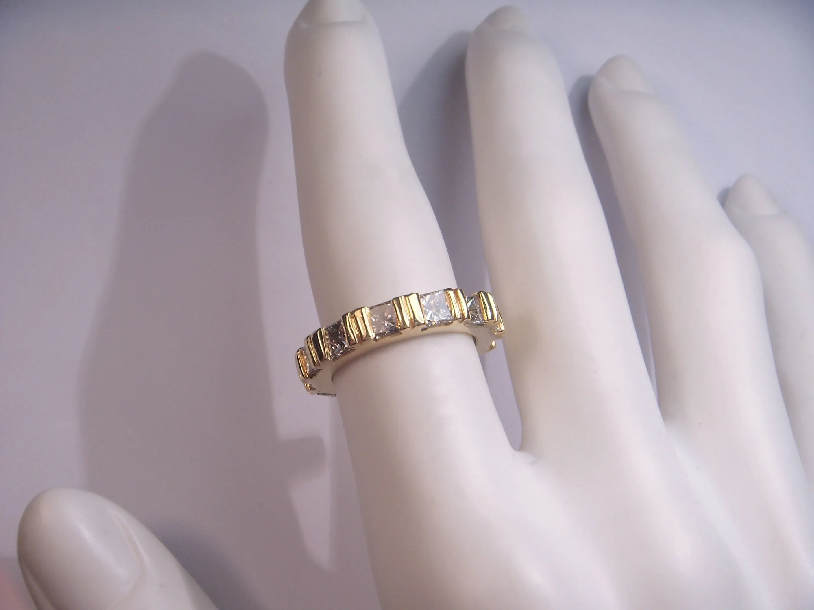 Exquisite 18K Yellow Gold Diamond Eternity Wedding Band Ring