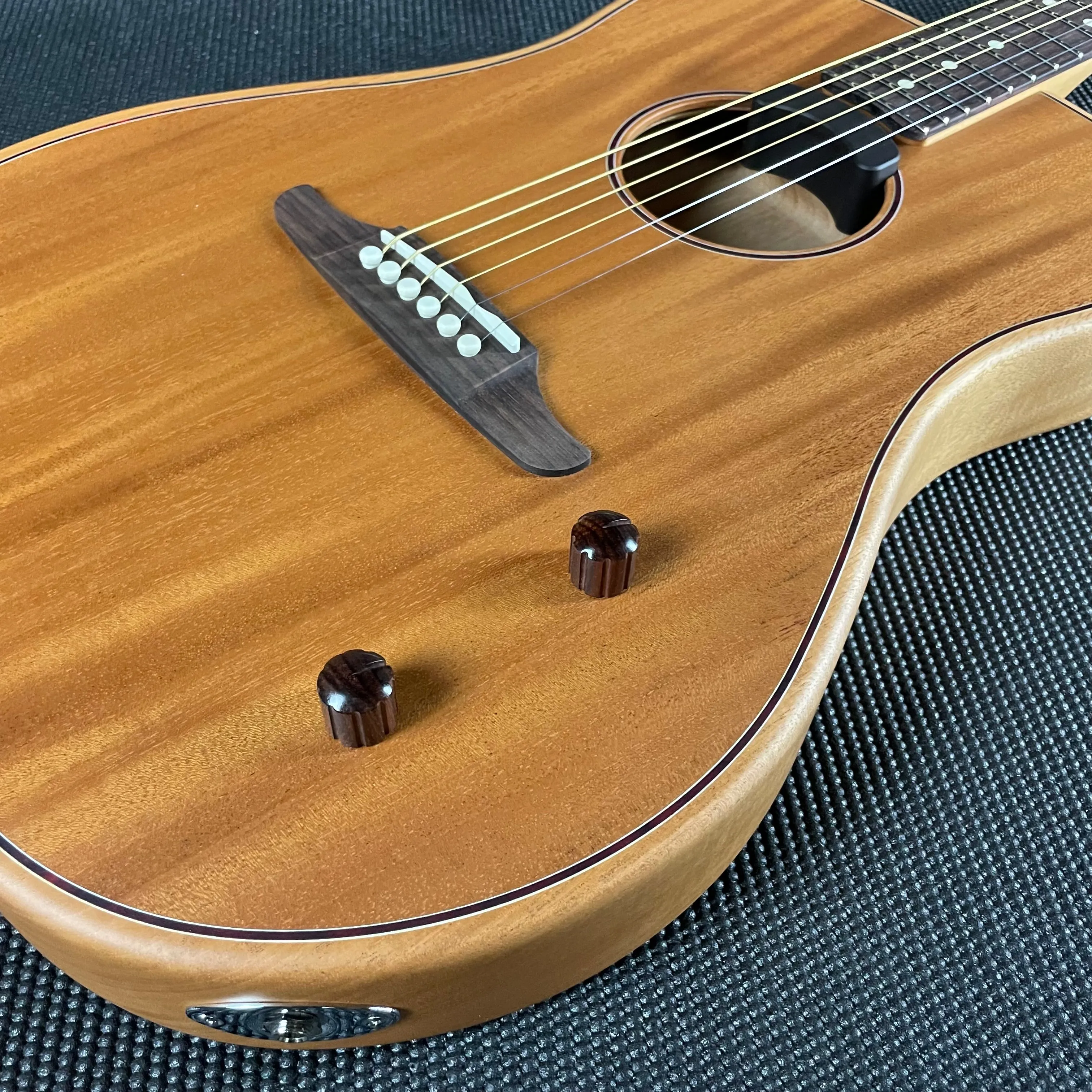 Fender Highway Series Dreadnought, Rosewood Fingerboard- All-Mahogany (MXA2308742)