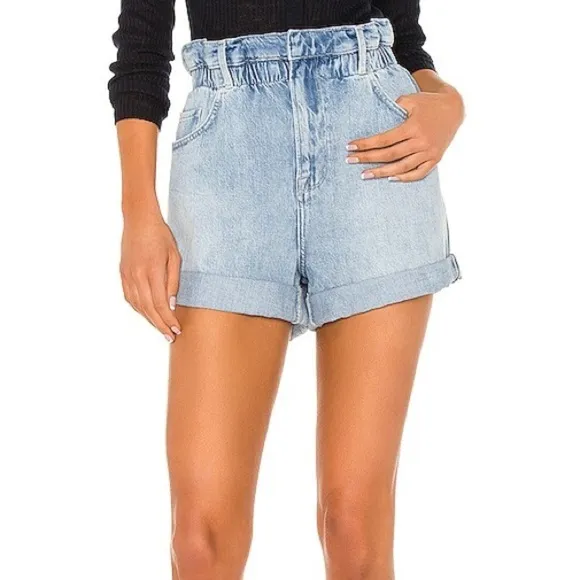 FRAME Light Wash Elastic Waist Denim Shorts in Natoma Clean