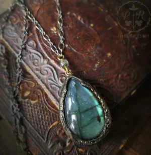Laguna di Venezia ~ Gothic Arch Labradorite Amulet