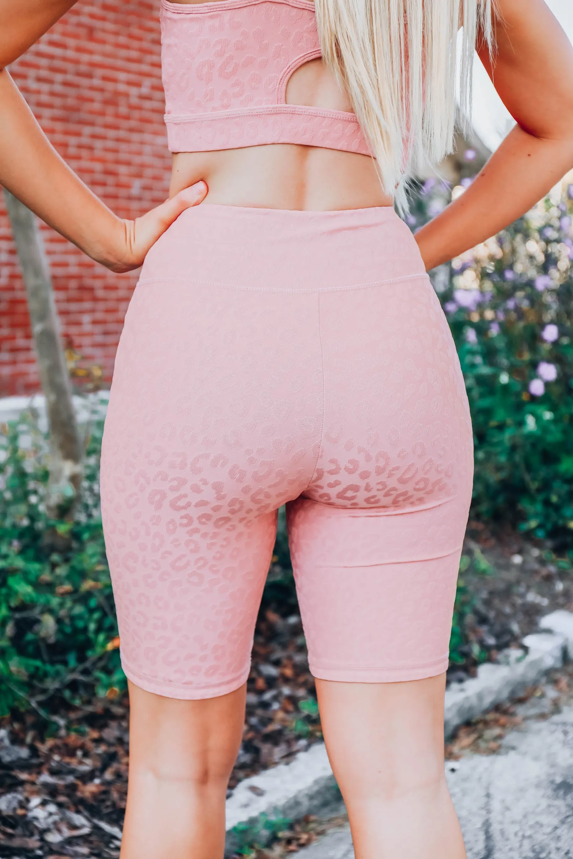 Luxurious 3D Leopard Biker Shorts - Pink