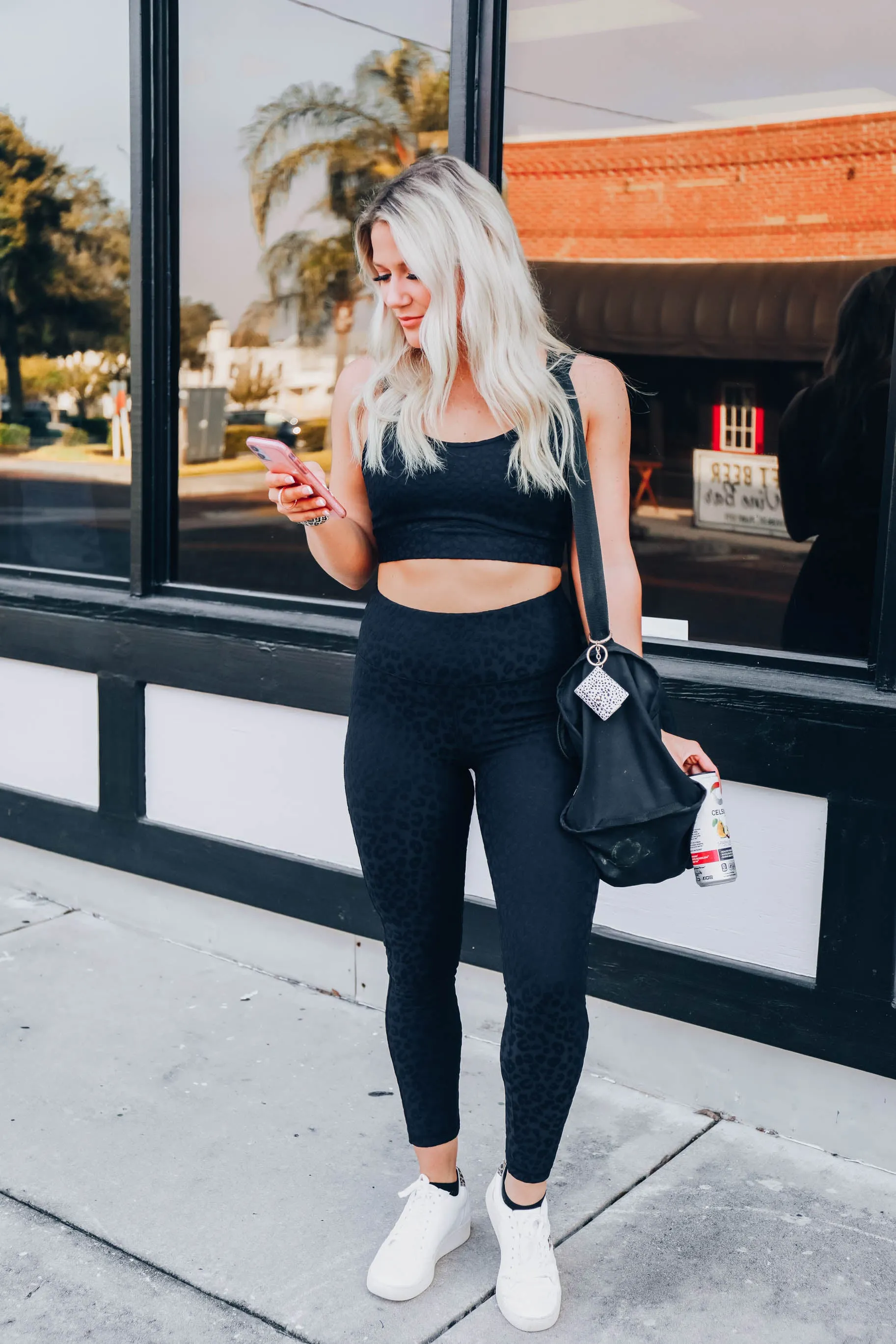 Luxurious 3D Leopard Leggings - Black