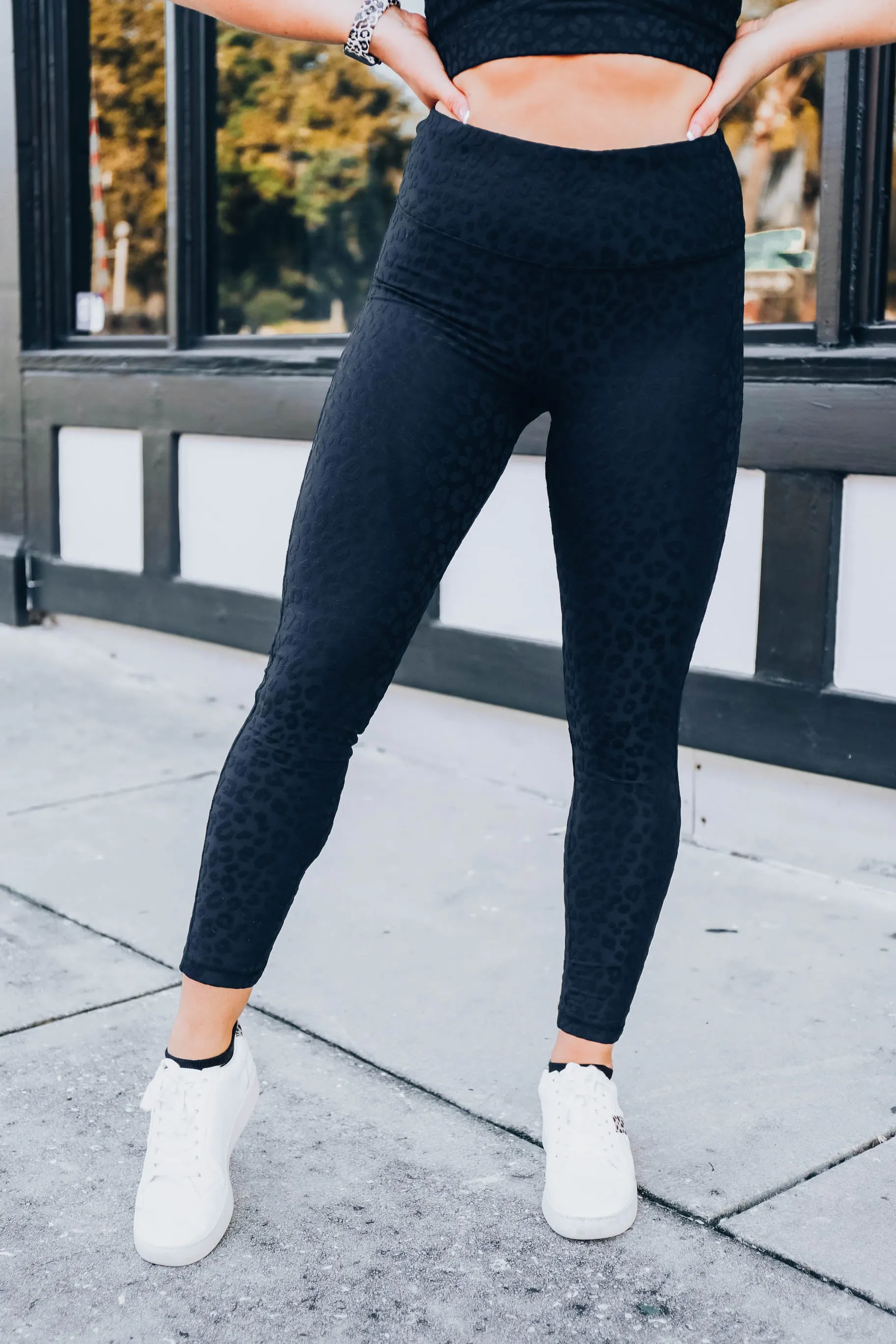 Luxurious 3D Leopard Leggings - Black