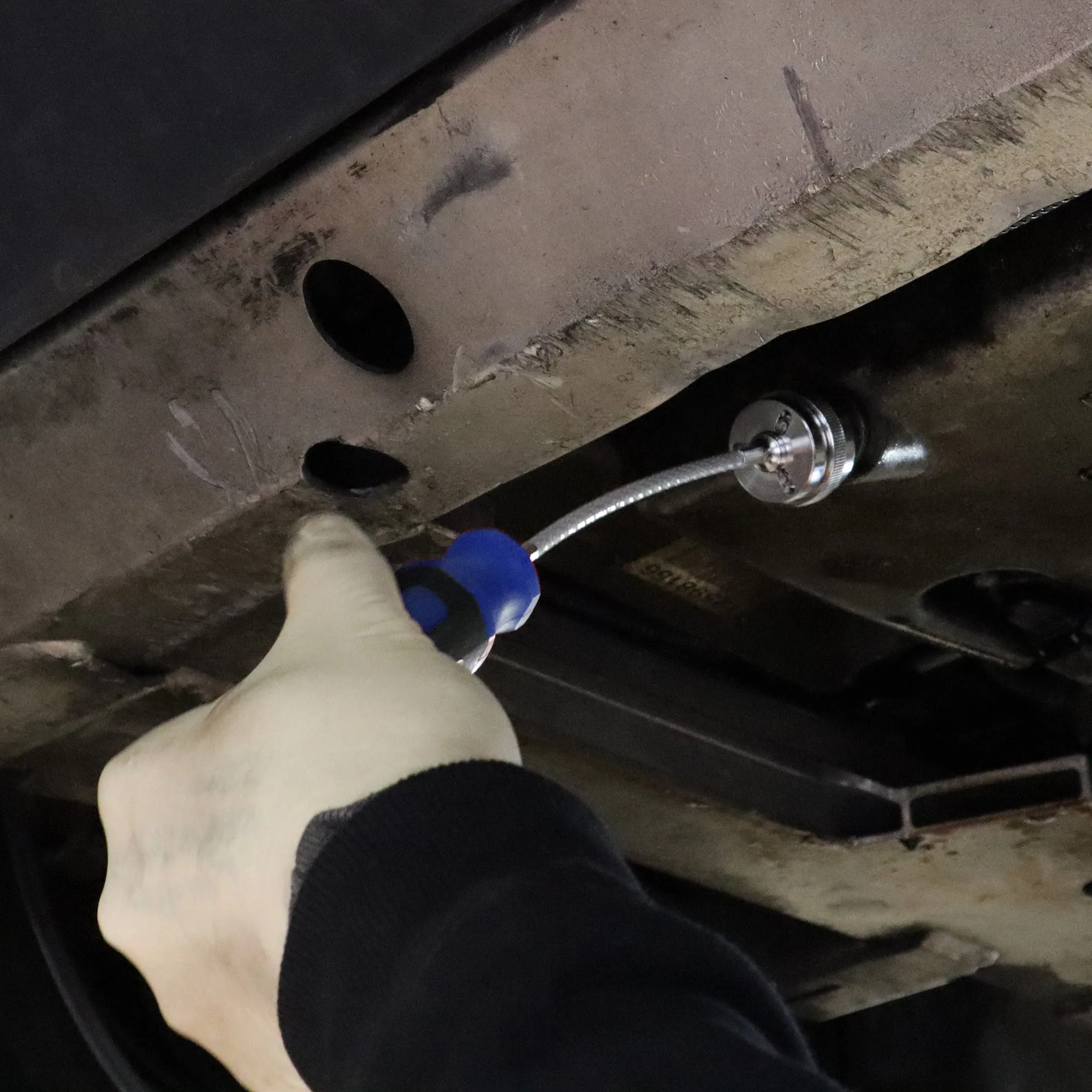 Magnetic Oil Drain Plug Removal Tool