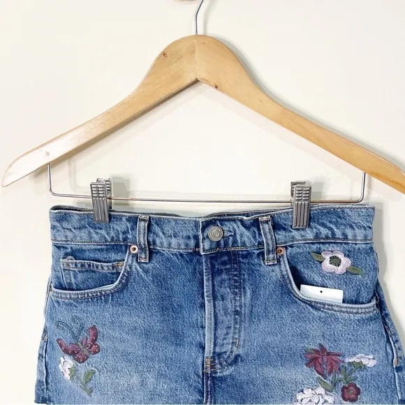 Reformation Floral Fauna Embroidery Charlie High Rise Jean Shorts Size 25 NWOT