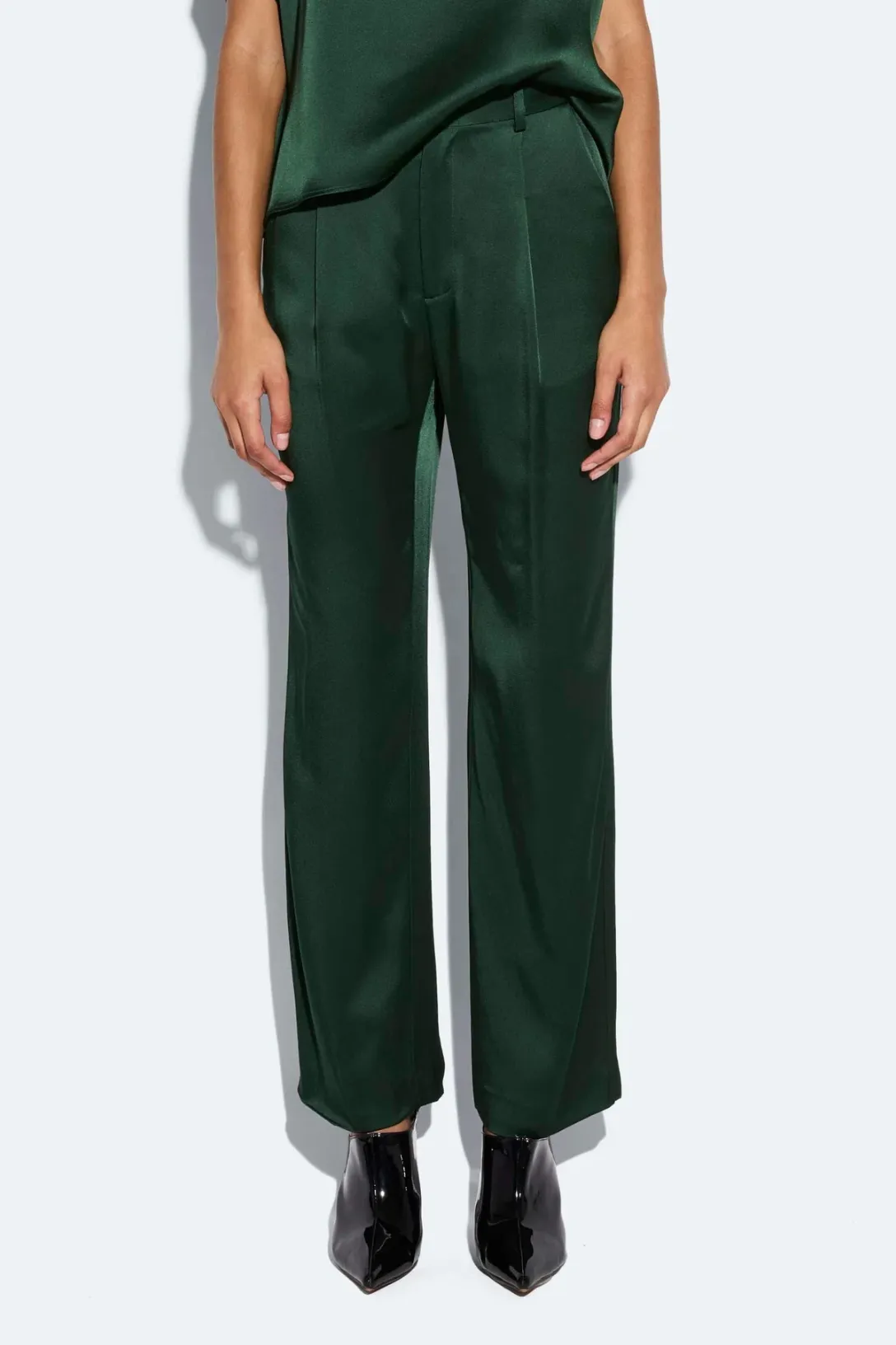 Satin Tapered Pleated Pant | Forest