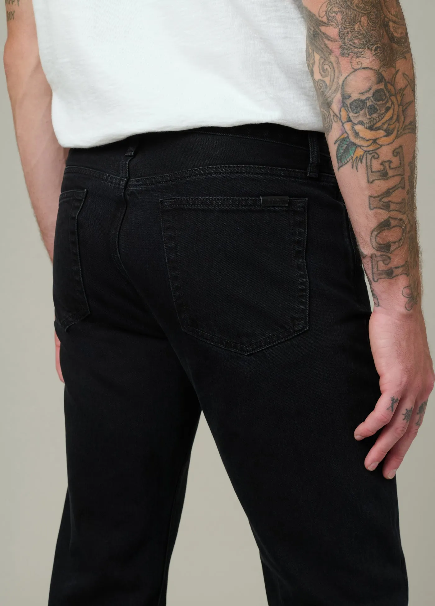 THE SLIM STRAIGHT 32