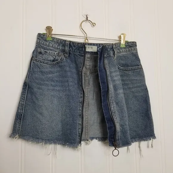 We the Free Zip Front Denim Skirt Womens Size 26 Raw Hem Blue Mini